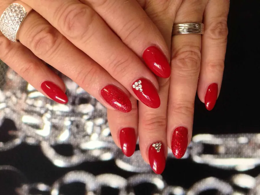Nageldesign Festlich Rot